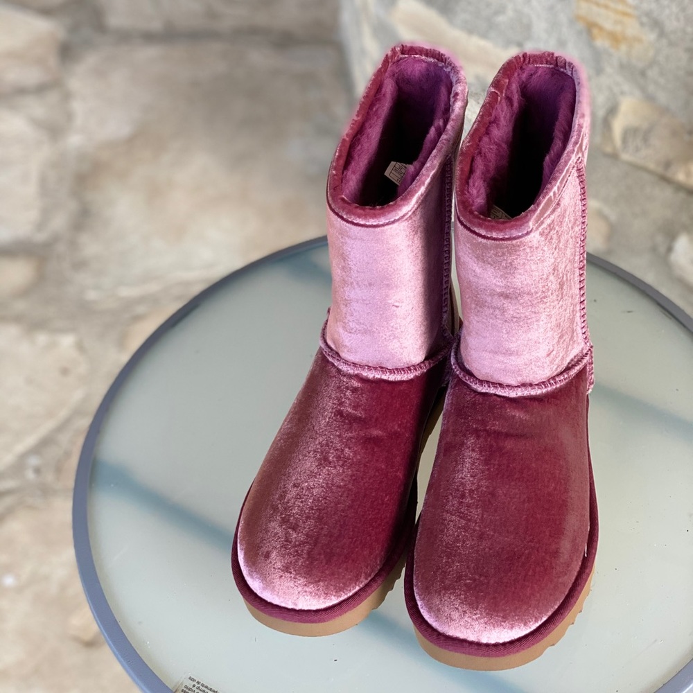 NIB UGGs Velvet boots - Picture 12 of 12